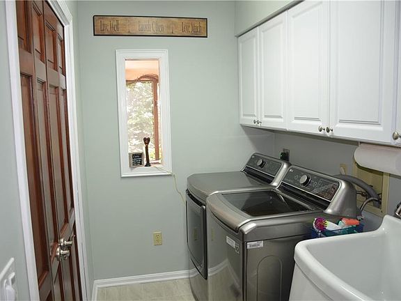 3rd image of 3630 Autumn Tree Dr