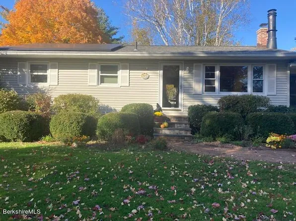 29 Commonwealth Ave, Great Barrington, MA 01230