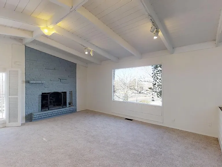 Super Cool Mid-Century Modern East Nob Hill Penthouse Suite with Views — Photo 10