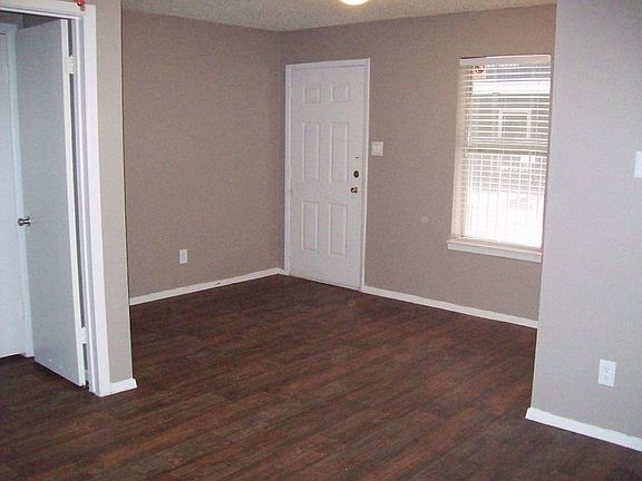 5th image of 4100 Victory Dr APT 121