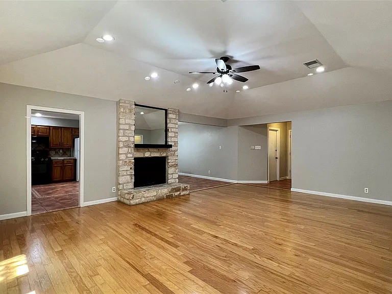 5837 Secrest Dr — Photo 6