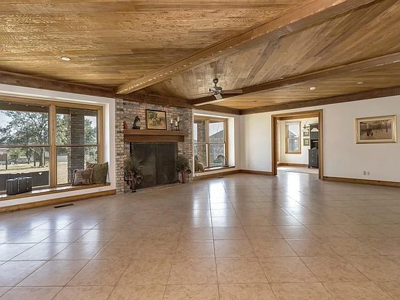 4th image of 2214 Royal Crest Dr