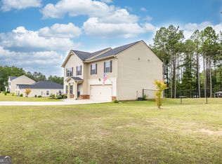 125 S Meadows Ridge Dr, Grantville, GA 30220