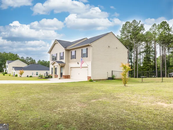 125 S Meadows Ridge Dr, Grantville, GA 30220