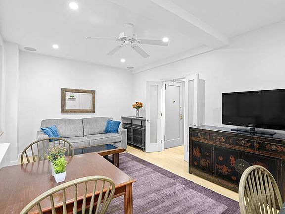 3rd image of 30 W 90th St APT 1B