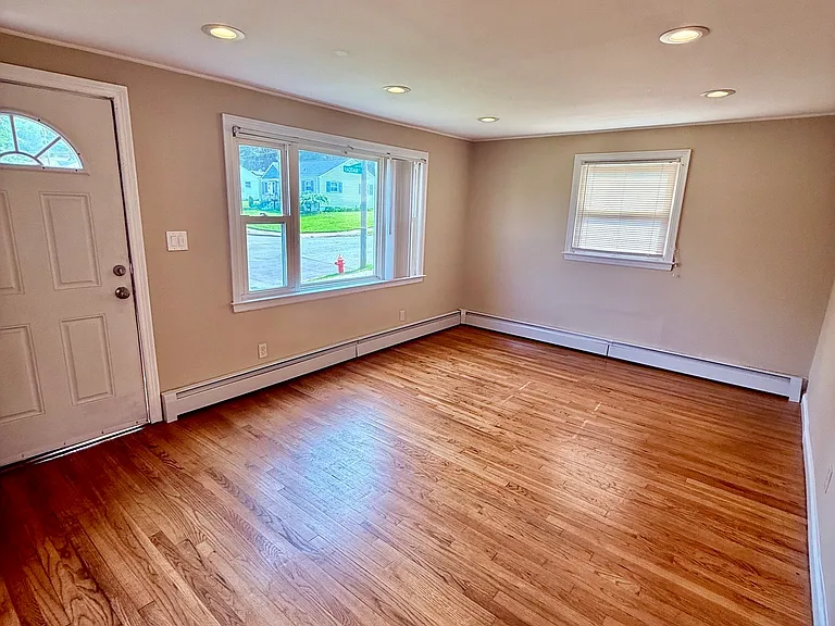 44 Haddam St — Photo 2