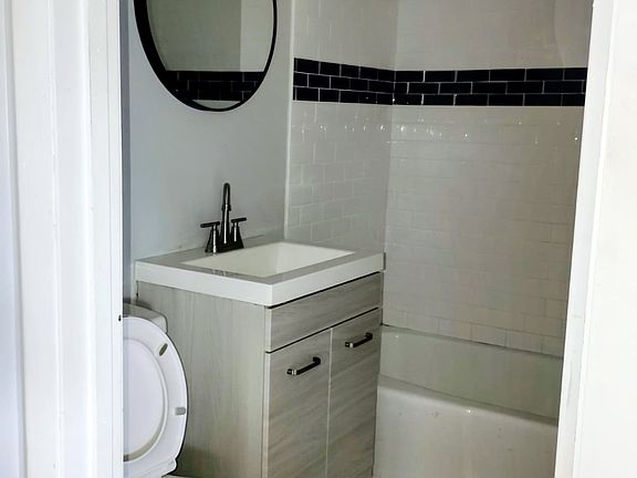 4th image of 507 Chicago Rd #15