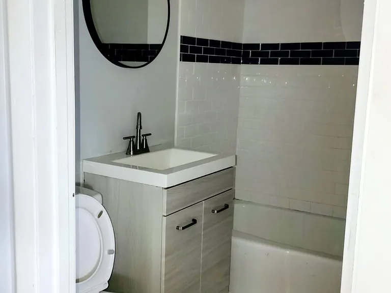 507 Chicago Rd #15 — Photo 4