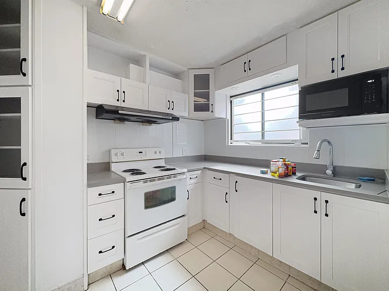3218 E 45th Ave — Photo 1