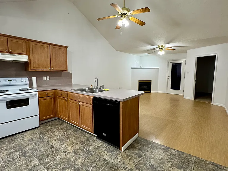 14267 Woodlands Dr #4 — Photo 4