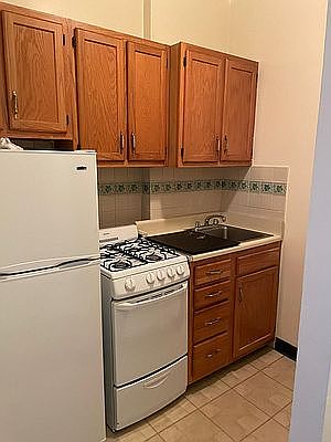 3rd image of 431 W 45th St APT 3C