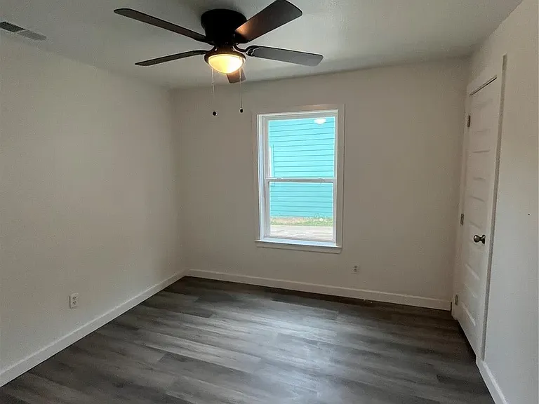 3522 Kenilworth St — Photo 3