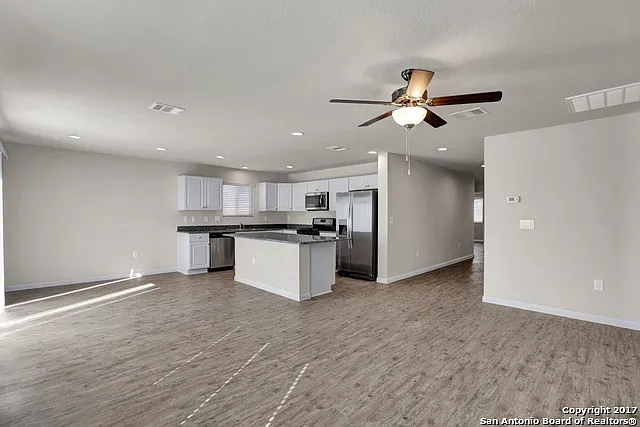 3 bed, 5924 sqft, $2,100 — Photo 3