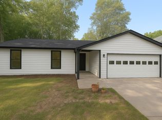 1060 Park Forest Dr, Lilburn, GA 30047