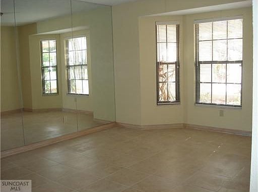 4th image of 921 Kingscote Ct