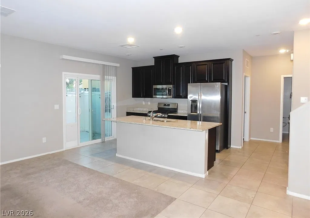3 bed, 3.0 bath, 1772 sqft, $1,900 — Photo 2