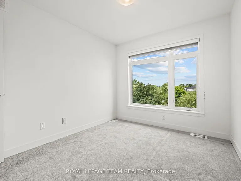 47 Moosonee Cres — Photo 17