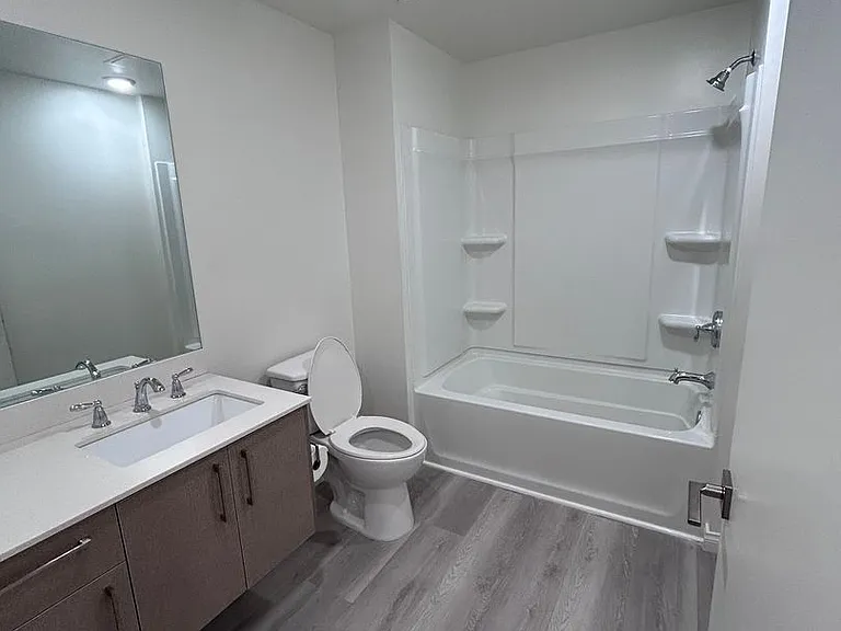 V on Victory Apartments — Photo 23