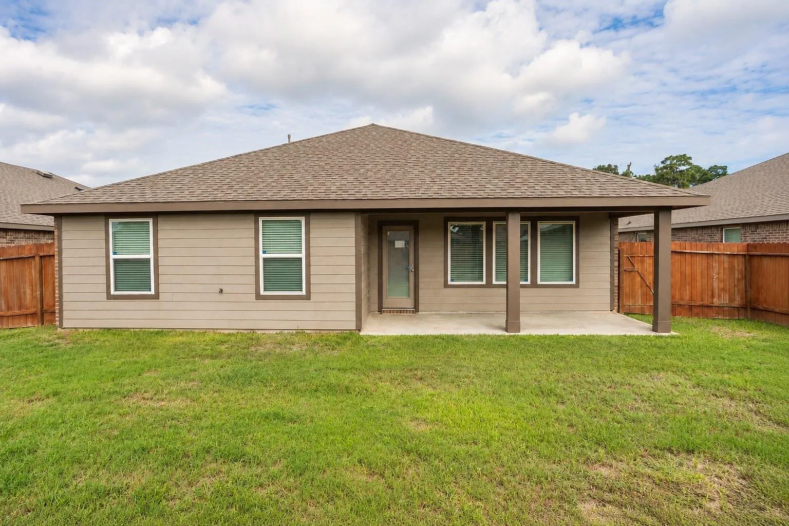 4 bed, 2.0 bath, 1861 sqft, $2,750 — Photo 2