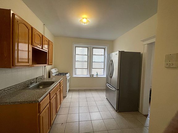 3rd image of 234 Clinton Ave APT 4
