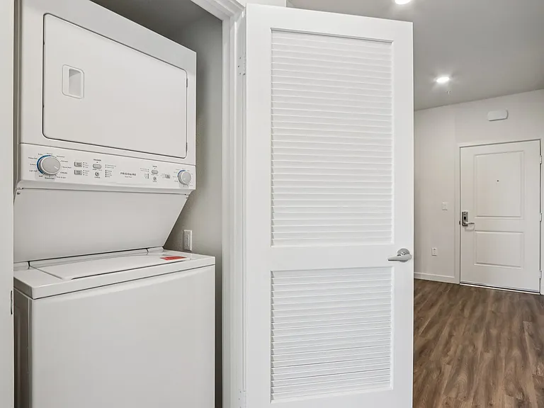 Cloud Nine Luxury Apartments — Photo 28