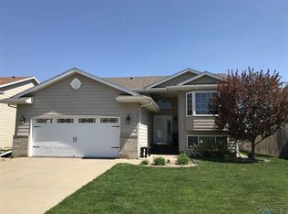 7404 W Luke Dr, Sioux Falls, SD 57106
