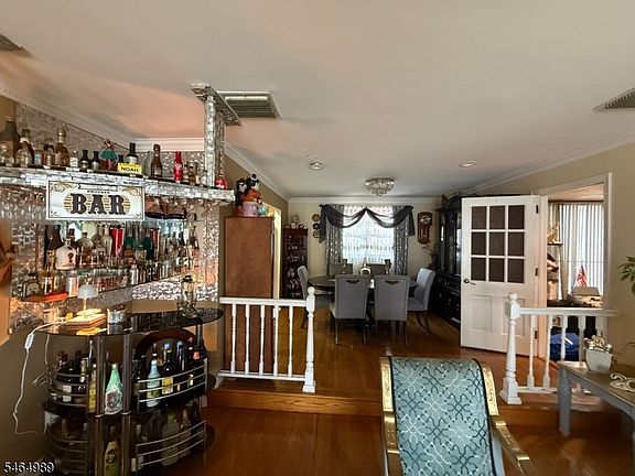 5th image of 115 Crampton Ave