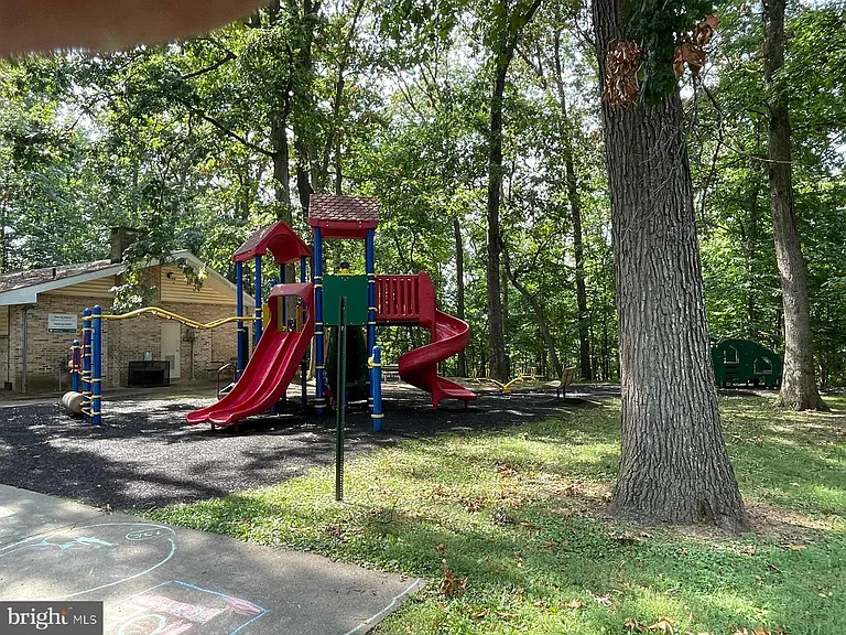 112 Claybrook Dr — Photo 53