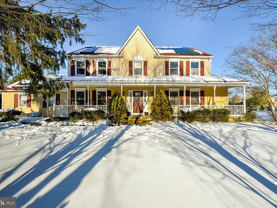 1st image of 374 Village Rd E