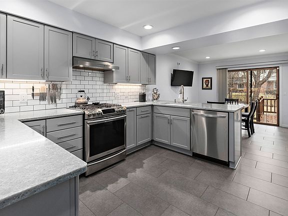 5th image of 37764 N Laurel Dr