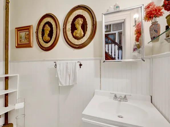 511 Argyle Road image 16 of 19