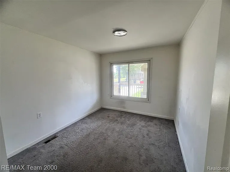 6895 Grandville Ave — Photo 10