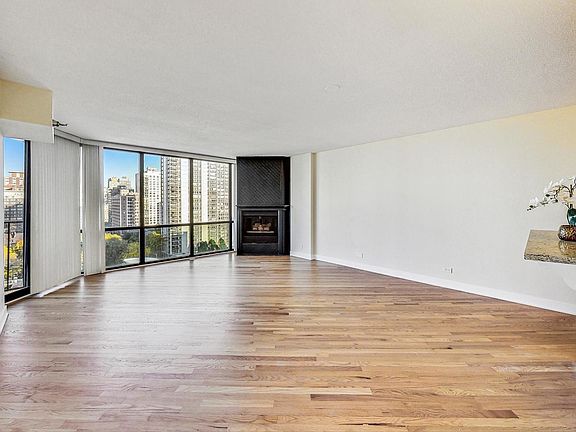 4th image of 1309 N Wells St APT 1407