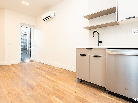 3rd image of 43 Kingston Ave APT 2L