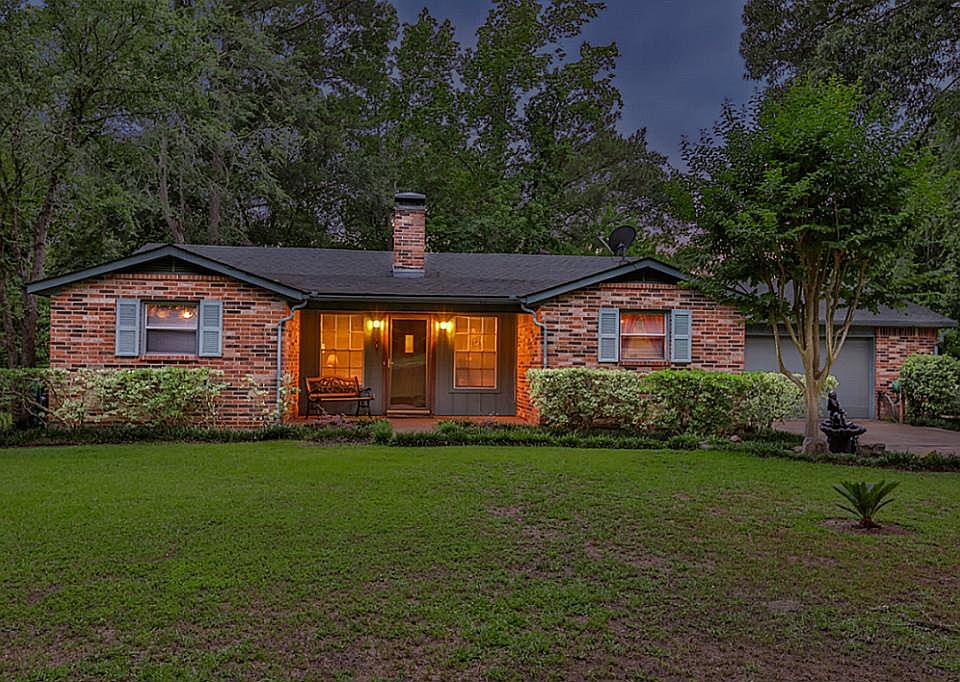 1st image of 66 Wood Lodge Dr