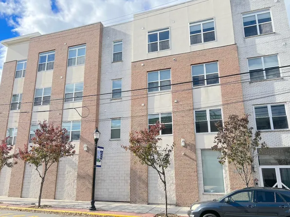 1901 Summit Avenue image 1 of 21