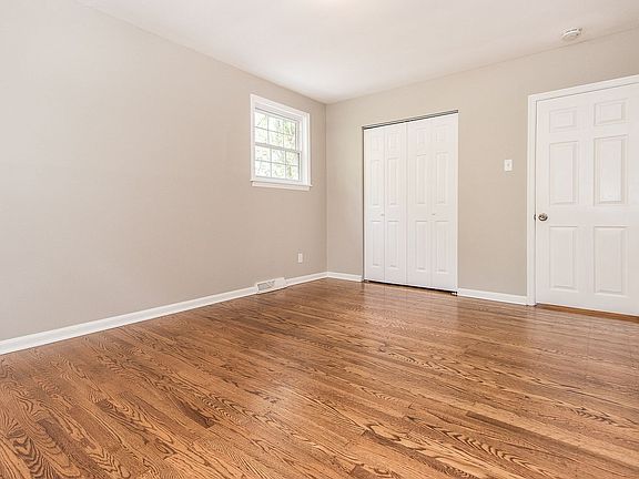 4th image of 5 Sandy Ln