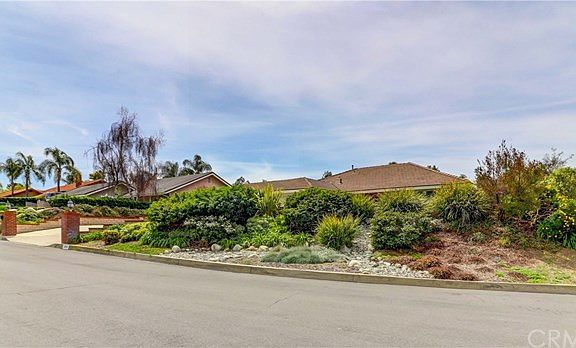3rd image of 15146 Ilex Dr