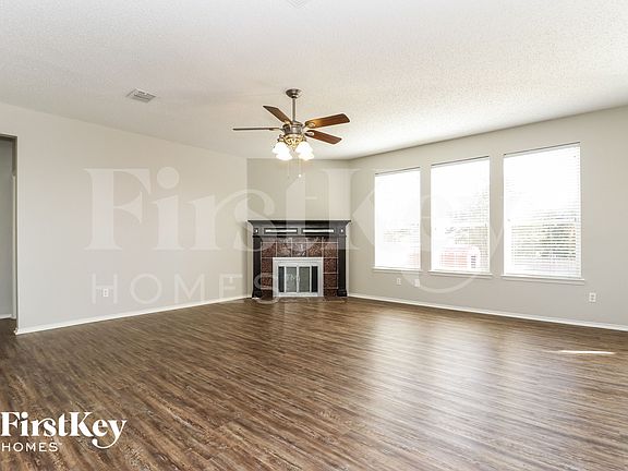 3rd image of 1910 Winter Park Dr