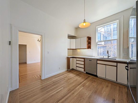 5th image of 463 Greenwich St APT 1