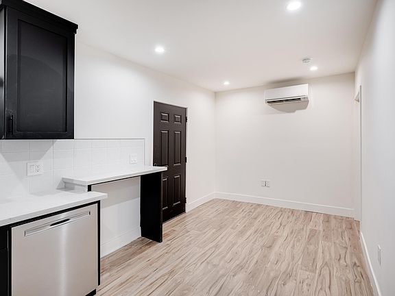 4th image of 2049 W 95th St