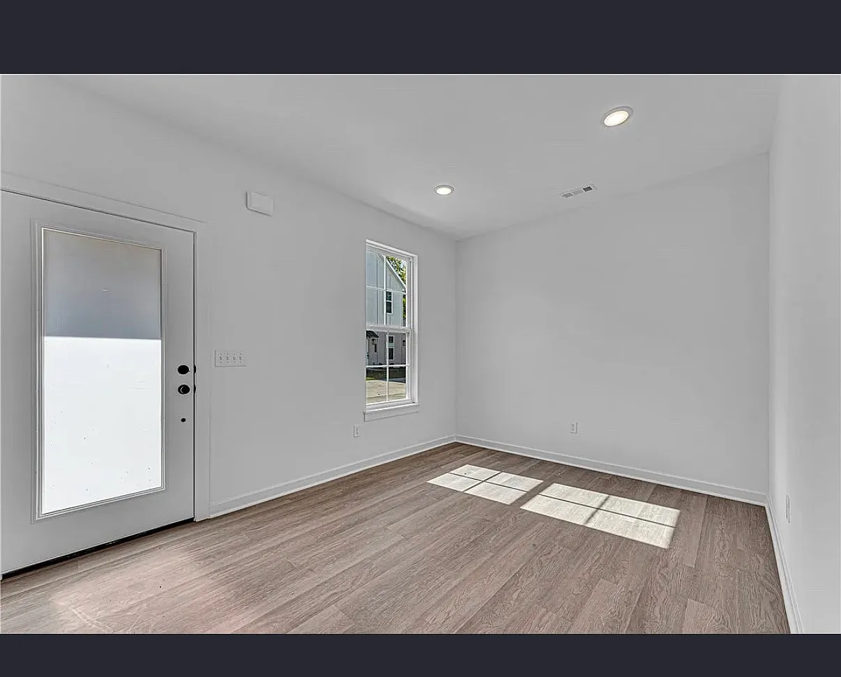 3 bed, 1500 sqft, $2,100 — Photo 3