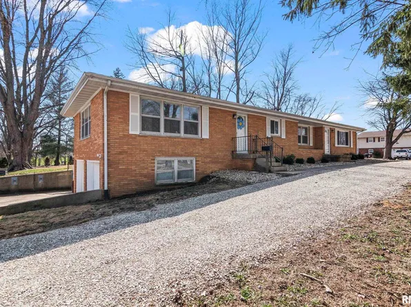 730 W Walnut St, Chatham, IL 62629