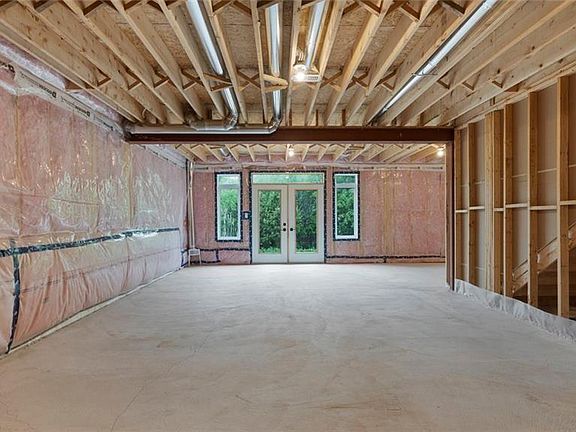 17th image of 255 Ladyslipper Dr