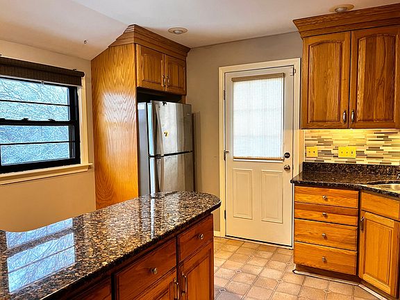 4th image of 320 Water St