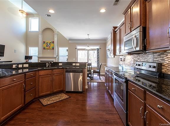 4th image of 132 Kingston Dr