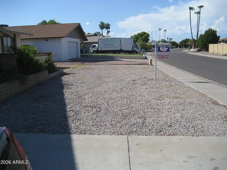 11634 N 49th Ave — Photo 2