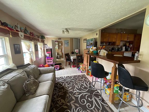 4th image of 405 Sunnyvale Ln