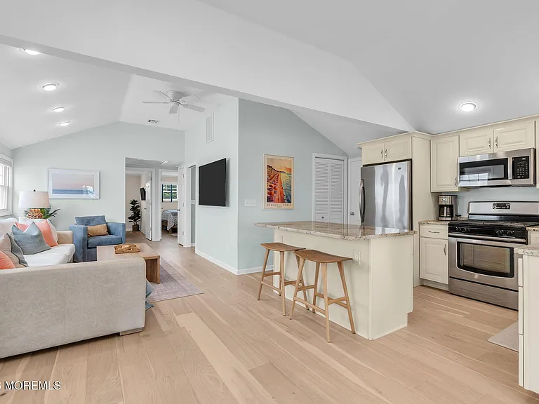 301 W Kupper Dr — Photo 8