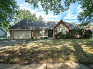 8330 W 102nd St, Overland Park, KS 66212